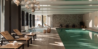 Wellnessurlaub - Rücken-Nacken-Massage - St. Moritz - Spa Innenpool - Carlton Hotel