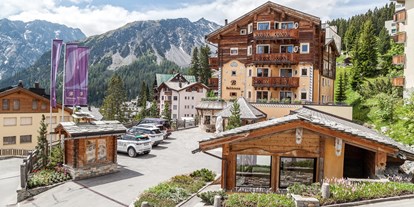 Wellnessurlaub - Wirbelsäulenmassage - Graubünden - BelArosa Suiten & Wellness
Sommeransicht - BelArosa Hotel