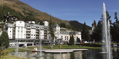 Wellnessurlaub - Bettgrößen: Doppelbett - Lech - Außenansicht im Sommer - Precise Tale Seehof Davos