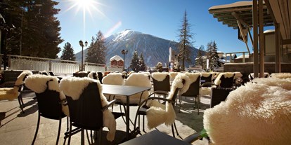 Wellnessurlaub - Bettgrößen: Doppelbett - Gaschurn - Terrasse - Precise Tale Seehof Davos