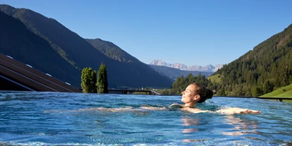 Wellnessurlaub - Rücken-Nacken-Massage - Luttach - Hotel Quelle Nature Spa Resort *****