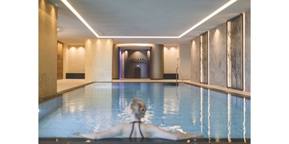 Wellnessurlaub - Pools: Infinity Pool - Naturns bei Meran - Hotel Sonnbichl