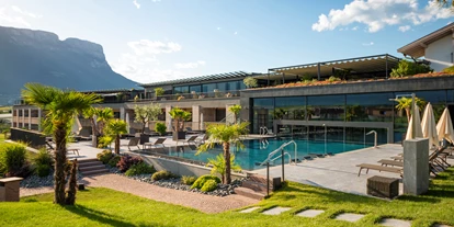 Wellnessurlaub - Pools: Infinity Pool - Tirol bei Meran - Weinegg Wellviva Resort