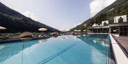 Wellnessurlaub - Pools: Sportbecken - Völs am Schlern - Quellenhof Luxury Resort Passeier