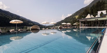 Wellnessurlaub - Pools: Außenpool beheizt - Gargazon bei Meran - Quellenhof Luxury Resort Passeier