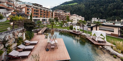 Wellnessurlaub - Kräutermassage - Ratschings - Quellenhof Luxury Resort Passeier