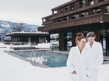 Wellnessurlaub - Hotel-Schwerpunkt: Wellness & Wandern - Mühlen in Taufers - Beheizter Außenpool mit Whirlpool - Hotel Rudolf