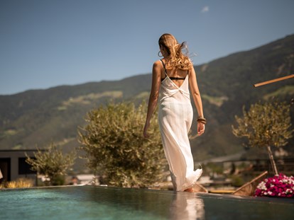 Wellnessurlaub - Umgebungsschwerpunkt: am Land - Trentino-Südtirol - Rooftop Infinity Pool - Sonnen Resort