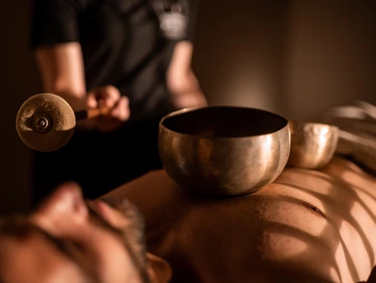 Wellnessurlaub - Shiatsu Massage - Völs am Schlern - Klangschalen Massage  - Sonnen Resort
