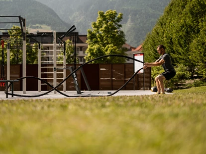 Wellnessurlaub - Parkplatz: kostenlos in Gehweite - Völs am Schlern - Calisthenics Park - Sonnen Resort