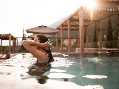 Wellnessurlaub - Kräutermassage - Andalo - Rooftop Infinity Pool  - Sonnen Resort