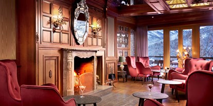 Wellnessurlaub - Außensauna - Balderschwang - Gemütliches Sitzen in unserer Kaminhalle - Hotel Prinz-Luitpold-Bad