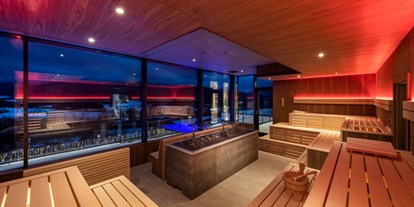 Wellnessurlaub - Pools: Innenpool - Panoram Event Sauna - Hotel Sonnenhof