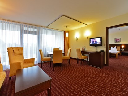 Wellnessurlaub - Hotelbar - Rhön - Suite im Haupthaus Haus 1 (ca. 70 qm), buchbar für 1 oder 2 Erwachsene, Kinder auf Anfrage - Hotel Sonnenhügel Familotel Rhön