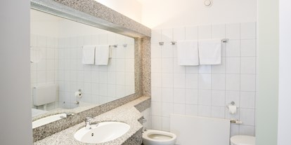 Wellnessurlaub - Finnische Sauna - Fladungen - Beispiel Badezimmer - Hotel Sonnenhügel Familotel Rhön