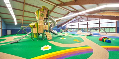 Wellnessurlaub - Finnische Sauna - Bayern - 1.200 qm Indoor-Spielplatz für Kinder - Hotel Sonnenhügel Familotel Rhön