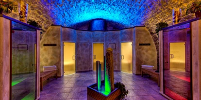 Wellnessurlaub - Kräutermassage - Bodolz - Felsengewölbe mit Dampf- und Infrarotwärmekabinen - Königshof Hotel Resort