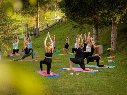 Wellnessurlaub - Rücken-Nacken-Massage - Hinterglemm - Yoga - Hotel Sportcamp Woferlgut
