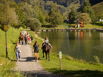 Wellnessurlaub - Kräuterbad - Grießen (Leogang) - Badesee - Hotel Sportcamp Woferlgut
