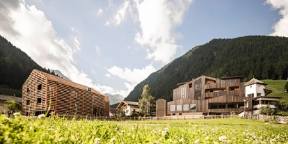 Wellnessurlaub - Hotel-Schwerpunkt: Wellness & Beauty - Mühlbach (Trentino-Südtirol) - Außenansicht - Wanderhotel Jaufentalerhof