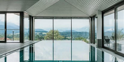 Wellnessurlaub - Pools: Außenpool nicht beheizt - Waldhof - Infinity Pool - Romantik Spa Hotel Elixhauser Wirt