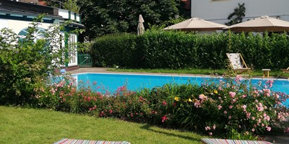 Wellnessurlaub - Pools: Außenpool nicht beheizt - Waldhof - Aussenpool - Romantik Spa Hotel Elixhauser Wirt