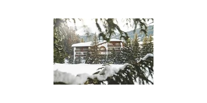 Wellnessurlaub - Hunde: erlaubt - Aussenansicht Winter - Hotel Waldhuus Davos