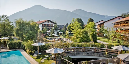 Wellnessurlaub - Umgebungsschwerpunkt: Stadt - Bad Tölz - Hotelpark - Bachmair Weissach Spa & Resort
