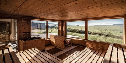 Wellnessurlaub - Aromamassage - Bad Wörishofen - Panoramasauna ca. 85°C
Finnische Sauna mit Weitblick auf die Allgäuer Berge. - Hotel Das Weitblick Allgäu