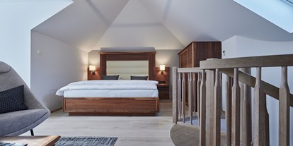 Wellnessurlaub - Pools: Innenpool - PLZ 5441 (Österreich) - Beispiele unserer Ausstattung der Schlafzimmer im Dachgeschoss. - Hotel EDELWEISS Berchtesgaden