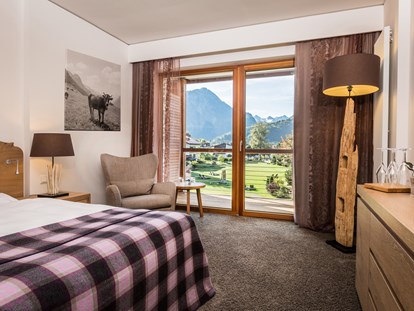 Wellnessurlaub - Kräuterbad - Sonthofen - Zimmerbeispiel mit traumhaftem Bergblick - Hotel Exquisit