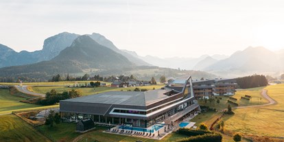 Wellnessurlaub - Parkplatz: kostenlos beim Hotel - Ramsau (Bad Goisern am Hallstättersee) - Panorama - Narzissen Vital Resort