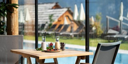 Wellnessurlaub - Restaurant - Ramsau Ramsau - Köstliche Drinks an der Poolbar, nach unserem GKH-Konzept. - Natur- und Wellnesshotel Höflehner