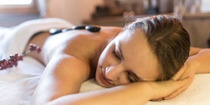 Wellnessurlaub - Ganzkörpermassage - Lermoos - Massagen ©Staudacherhof - Staudacherhof