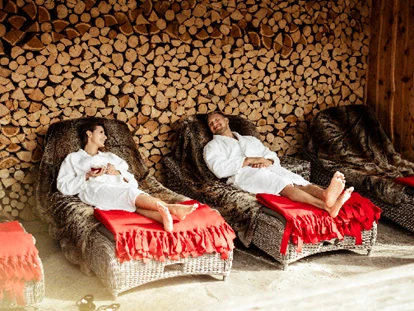 Wellnessurlaub - Bettgrößen: Doppelbett - Eschenlohe - Relaxen auf den Liegen ©Staudacherhof - Staudacherhof