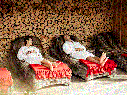 Wellnessurlaub - Bettgrößen: Twin Bett - Lermoos - Relaxen auf den Liegen ©Staudacherhof - Staudacherhof