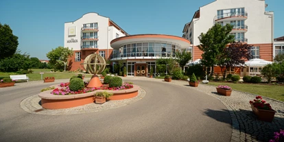 Wellnessurlaub - Preisniveau: günstig - Aufhausen (Landkreis Regensburg) - Hotel Außenansicht - The Monarch Hotel