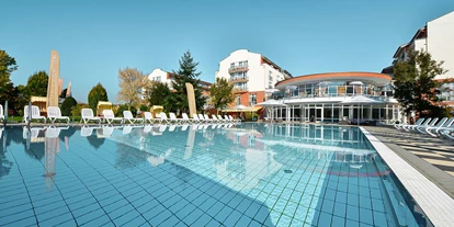 Wellnessurlaub - Hotel-Schwerpunkt: Wellness & Beauty - Ilmmünster - Außenpool - The Monarch Hotel