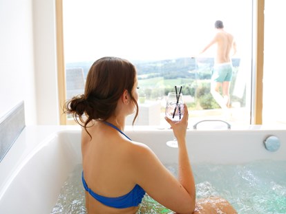 Wellnessurlaub - Hotel-Schwerpunkt: Wellness & Romantik - Suite mit Whirlpool - Thula Wellnesshotel Bayerischer Wald