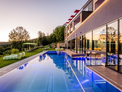Wellnessurlaub - Pools: Infinity Pool - Hüttenhof ****S - Wellnesshotel und Luxus-Bergchalets - adults only