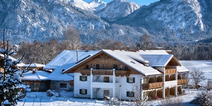 Wellnessurlaub - Umgebungsschwerpunkt: See - Grän - Winter in Füssen/Hotelansicht - Hotel Sommer