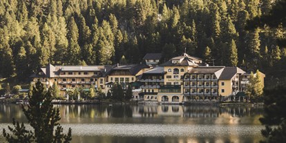 Wellnessurlaub - Parkplatz: kostenlos beim Hotel - Augsdorf (Velden am Wörther See) - Romantik Seehotel Jägerwirt