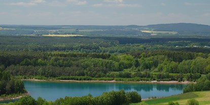 Wellnessurlaub - Wassergymnastik - Bayern - Blick vom Hotel nach Süden zum Aussee - Der Birkenhof Spa & Genuss Resort