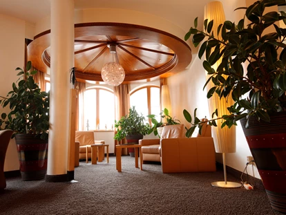 Wellnessurlaub - Verpflegung: Halbpension - Vohenstrauß - Teil der Hotellobby - Der Birkenhof Spa & Genuss Resort