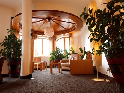 Wellnessurlaub - Bettgrößen: Doppelbett - Deutschland - Teil der Hotellobby - Der Birkenhof Spa & Genuss Resort