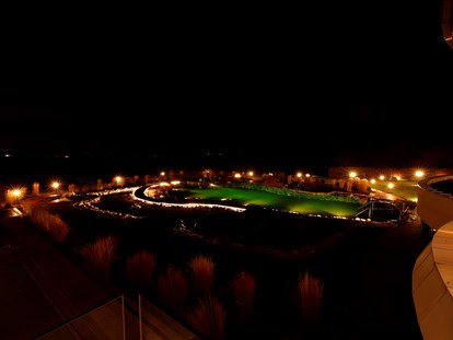 Wellnessurlaub - Schokoladenmassage - Poolbereich, Blick von der Terrasse - Der Birkenhof Spa & Genuss Resort