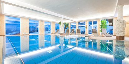 Wellnessurlaub - Hotel-Schwerpunkt: Wellness & Beauty - Kössen - Hallenbad - Naturhotel Reissenlehen