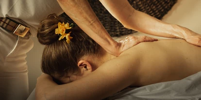 Wellnessurlaub - Rücken-Nacken-Massage - Pridahof - Klassische Massage - Vulkanlandhotel Legenstein