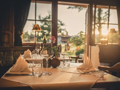 Wellnessurlaub - Langschläferfrühstück - Hütten (Leogang) - Abendessen mit Sonnenuntergangsromantik - Gut Steinbach Hotel Chalets SPA