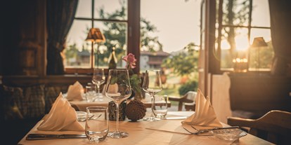 Wellnessurlaub - Leogang Hütten - Abendessen mit Sonnenuntergangsromantik - Gut Steinbach Hotel und Chalets